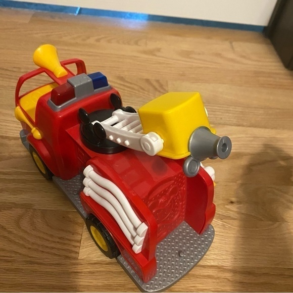 Disney Mickey Mouse Firetruck Engine Rescue Action Figure Red Yellow Kids Toy - Picture 8 of 9